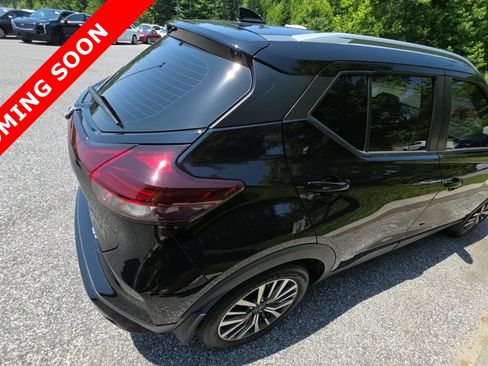 Used 2024 Nissan Kicks SV FWD image 3