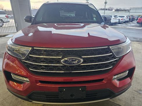 Used 2024 Ford Explorer XLT w/ Equipment Group 202A image 8