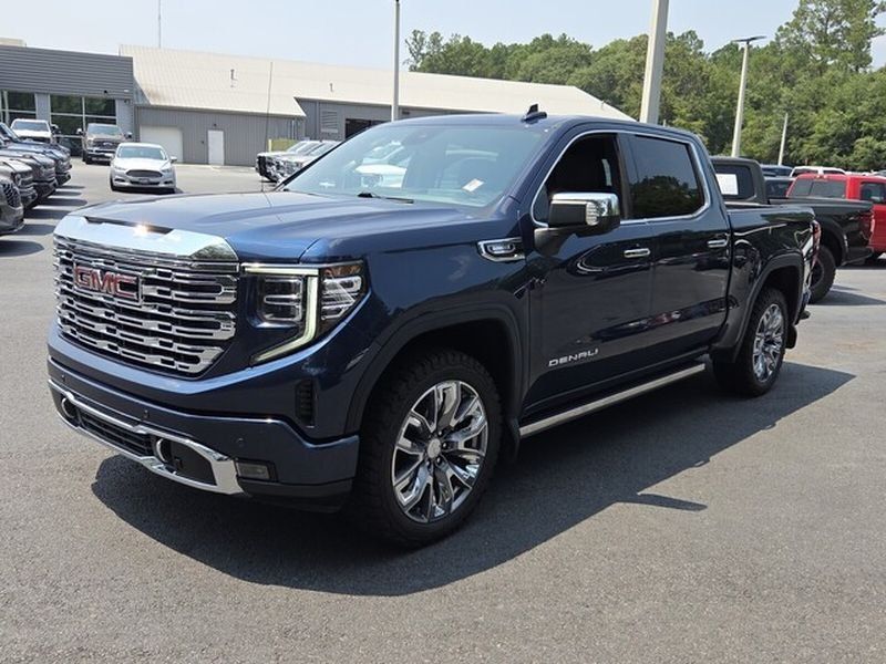 Used 2023 GMC Sierra 1500 Denali w/ Denali Reserve Package AWD/4WD image 3