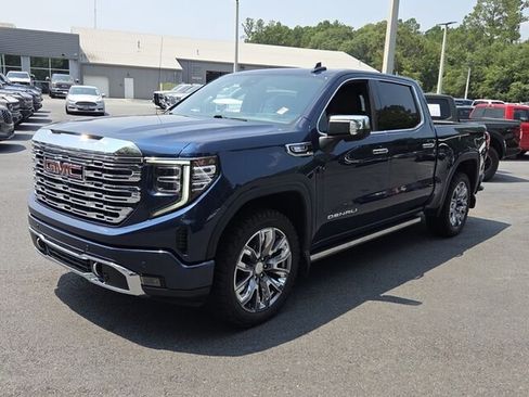 Used 2023 GMC Sierra 1500 Denali w/ Denali Reserve Package AWD/4WD image 3