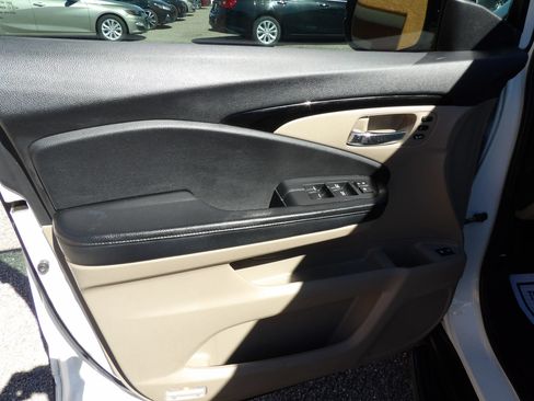 Used 2016 Honda Pilot Touring image 9
