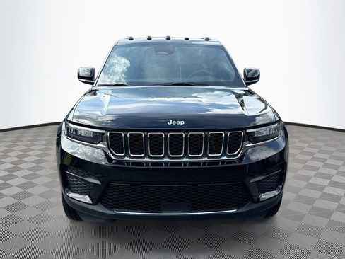 Used 2025 Jeep Grand Cherokee Laredo RWD image 2