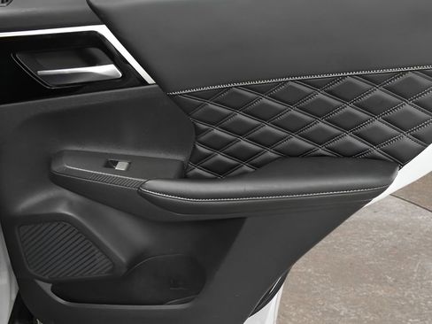 Used 2022 Mitsubishi Outlander SEL image 17