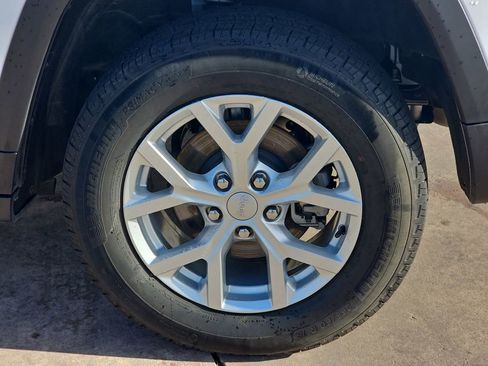 Used 2023 Jeep Grand Cherokee Limited image 38