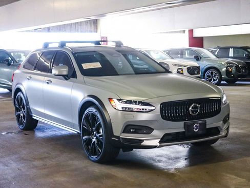 Used 2024 Volvo V90 B6 Cross Country Ultimate w/ Protection Package Premier AWD/4WD image 5