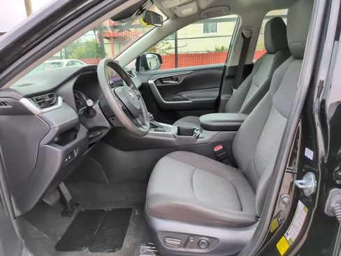 Used 2024 Toyota RAV4 XLE FWD image 17