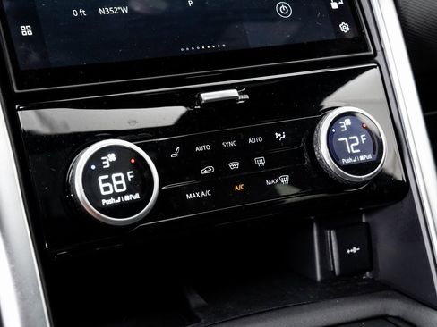 Used 2023 Land Rover Discovery S R-Dynamic image 16