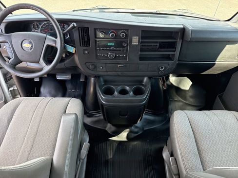 Used 2011 Chevrolet Express 1500 RWD image 12