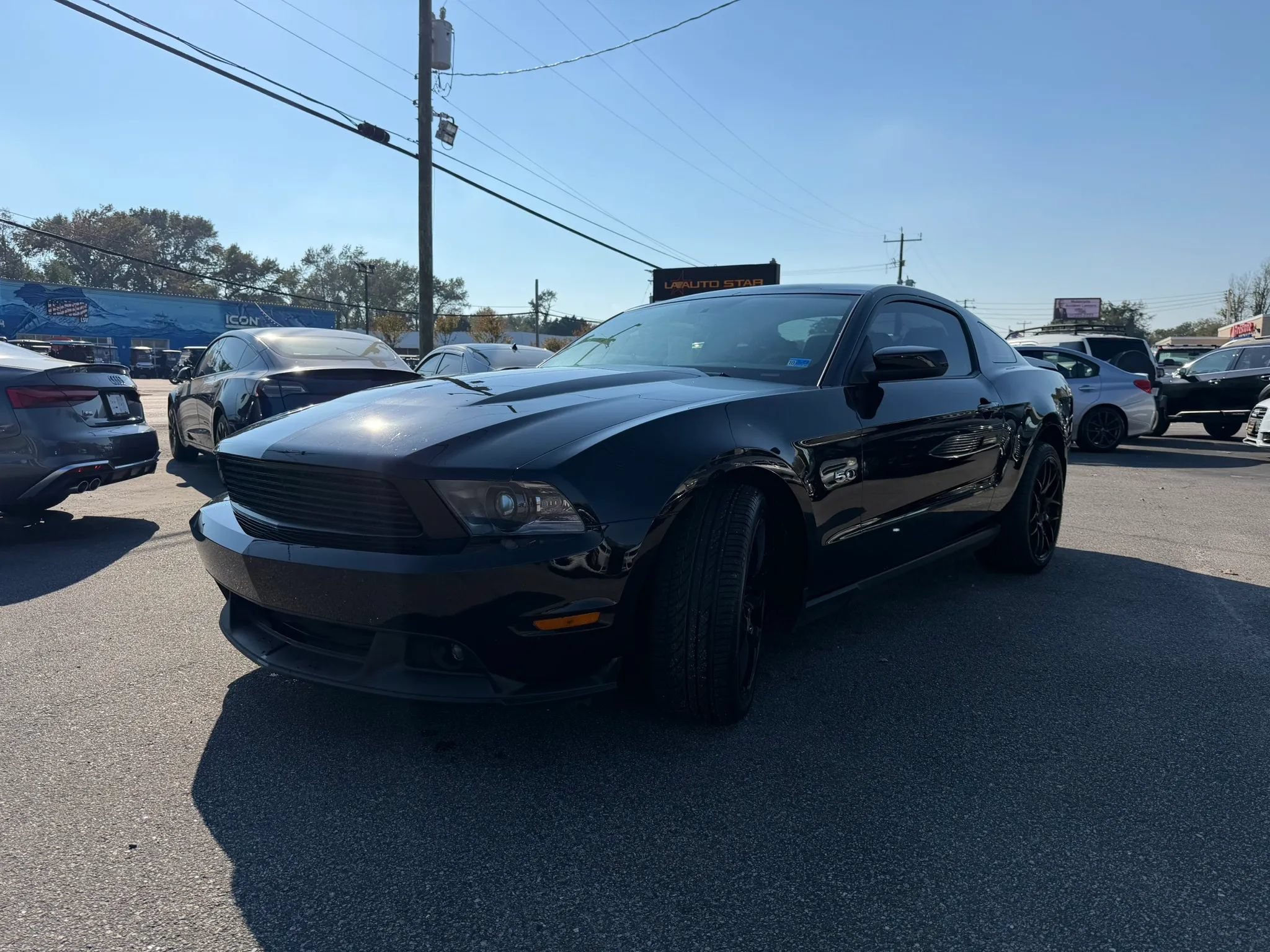 Used 2012 Ford Mustang GT Premium w/ HID Headlamps & Security Pkg RWD image 7