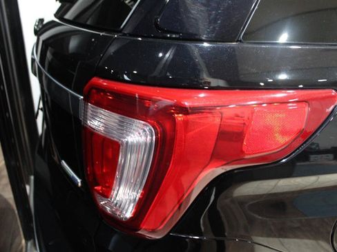 Used 2016 Ford Explorer Platinum AWD/4WD image 11