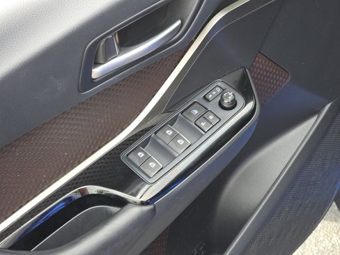 Used 2019 Toyota C-HR Limited FWD image 25