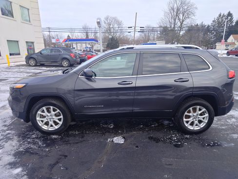 Used 2016 Jeep Cherokee Latitude w/ Cold Weather Group image 6
