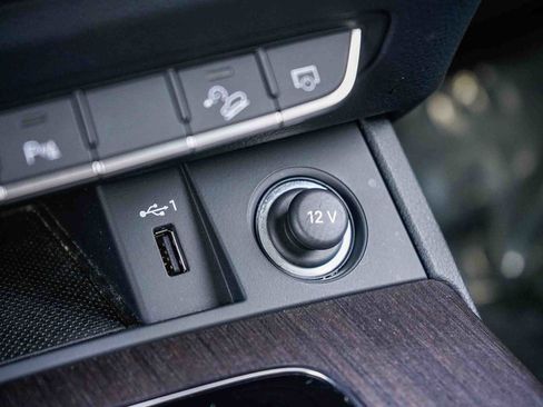 Used 2023 Audi Q5 Premium w/ Convenience Package image 22