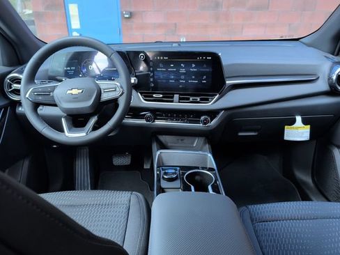 Used 2026 Chevrolet Equinox LT AWD/4WD image 14
