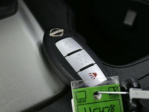 Used 2023 Nissan Frontier SV image 13