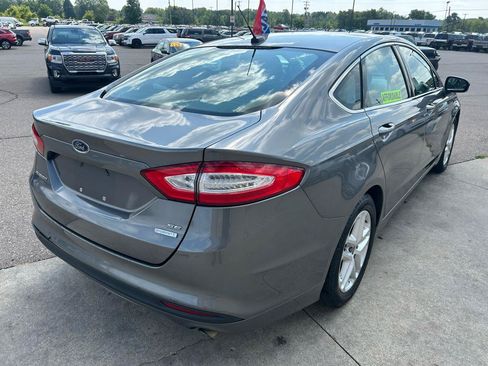Used 2014 Ford Fusion SE w/ Equipment Group 202A FWD image 5