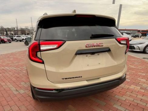 Used 2023 GMC Terrain SLT w/ Infotainment Package II image 8