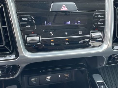 Used 2023 Kia Sorento SX AWD/4WD image 18