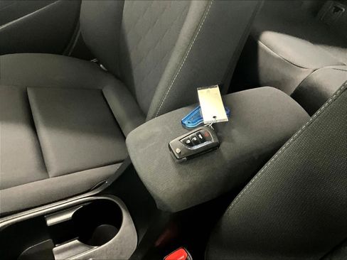 Used 2023 Toyota Corolla LE image 29