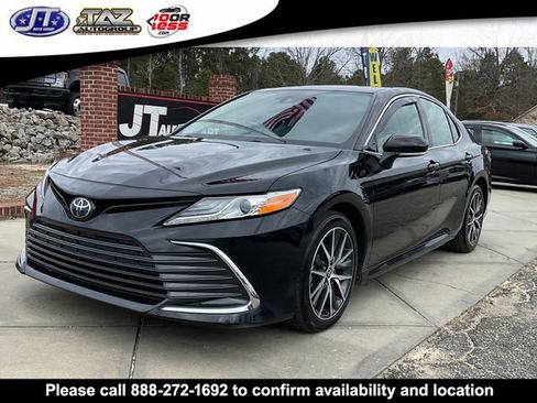Used 2023 Toyota Camry XLE image 3