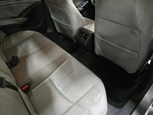 Used 2018 Honda Accord Touring image 11