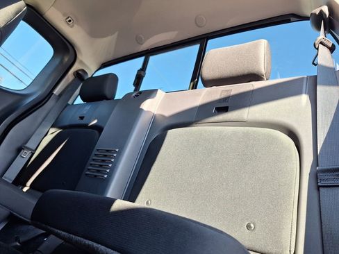 Used 2025 Nissan Frontier SV image 22