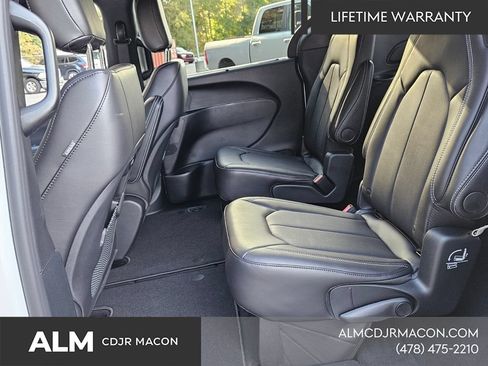 New 2026 Chrysler Pacifica Select FWD image 7