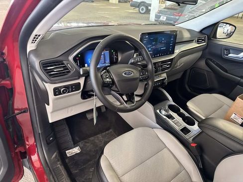 Used 2025 Ford Escape SE image 15