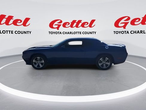 Used 2021 Dodge Challenger SXT image 5