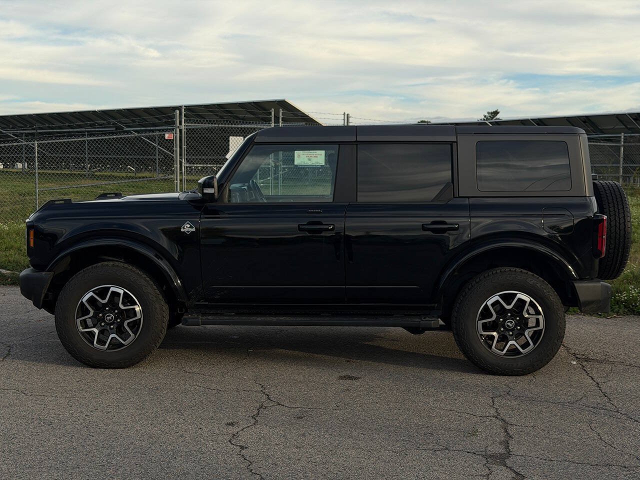Used 2023 Ford Bronco Outer Banks AWD/4WD image 2