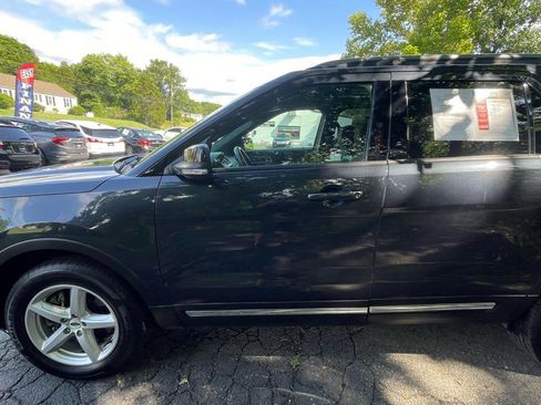 Used 2017 Ford Explorer XLT w/ Equipment Group 201A AWD/4WD image 3
