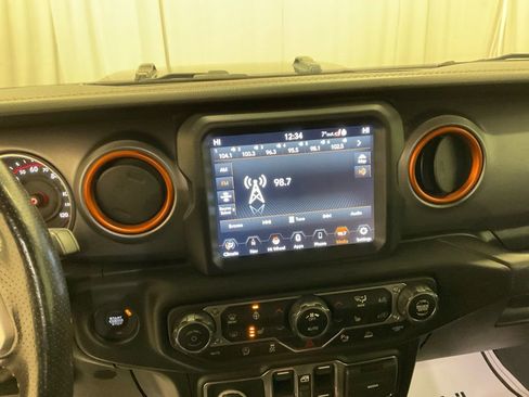 Used 2020 Jeep Gladiator Mojave w/ Dual Top Group AWD/4WD image 17