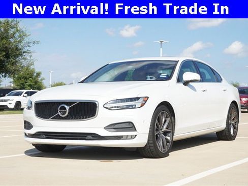 Used 2018 Volvo S90 T5 Momentum w/ Convenience Package image 3