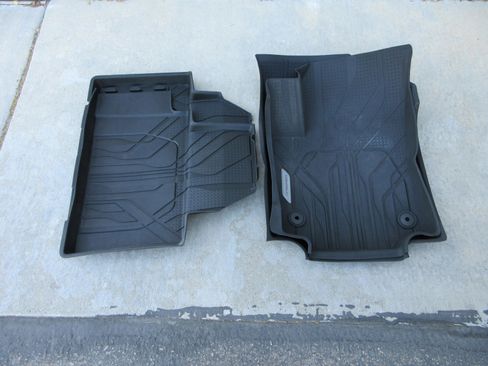 Used 2021 Chevrolet Equinox LS w/ LPO, Floor Liner Package FWD image 48