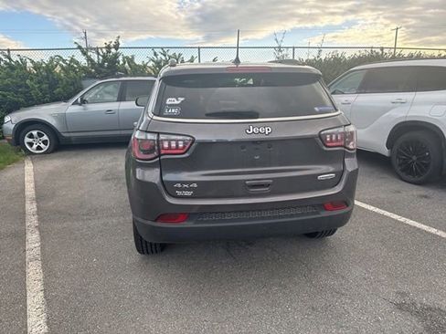 Used 2022 Jeep Compass Latitude w/ Convenience Group AWD/4WD image 11