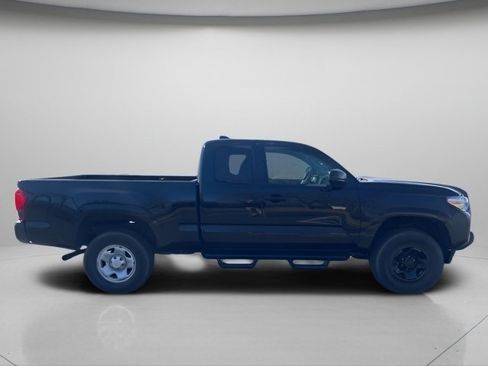 Used 2020 Toyota Tacoma SR image 5