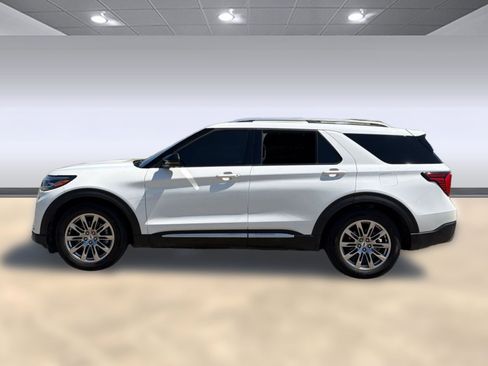 Certified 2025 Ford Explorer Platinum RWD image 2