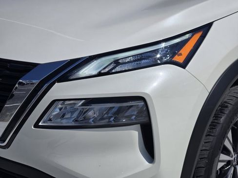 Used 2023 Nissan Rogue SV image 9