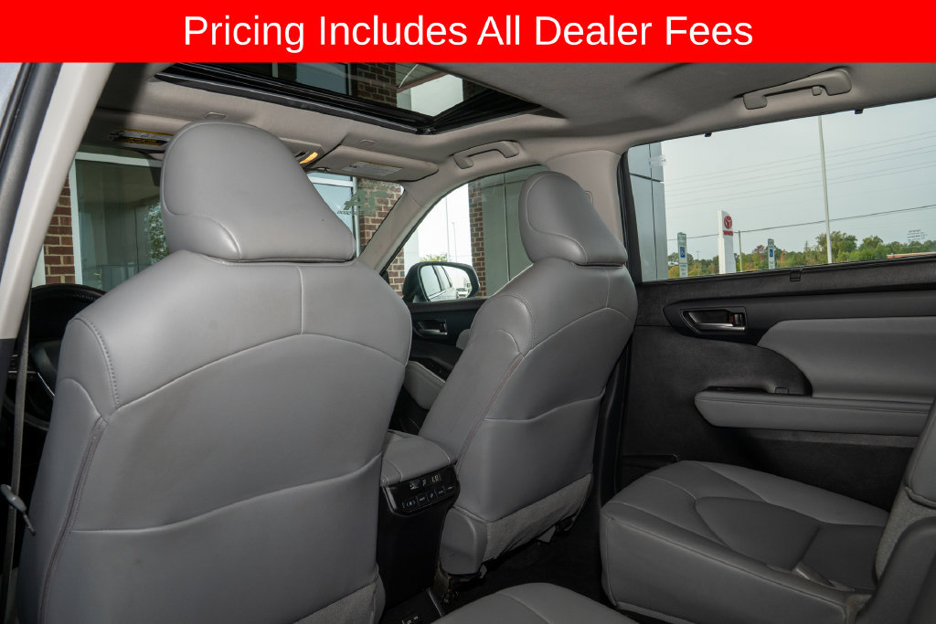 Used 2024 Toyota Highlander XLE FWD image 10