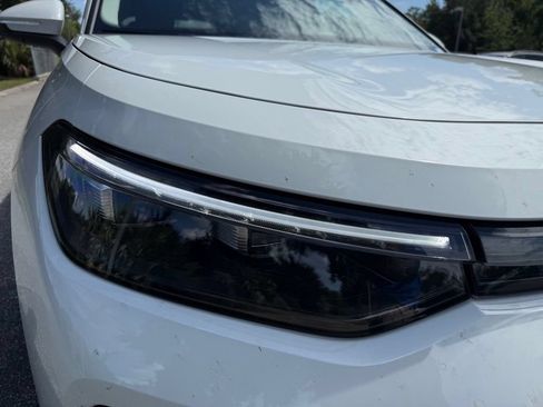 Used 2025 Volkswagen Tiguan SE FWD image 4