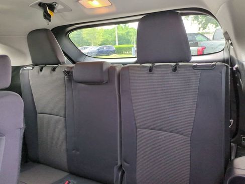 Used 2023 Toyota Highlander LE FWD image 13