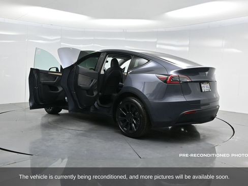 Used 2023 Tesla Model Y Long Range image 41