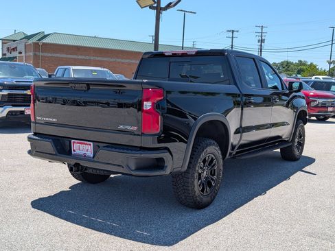 Used 2023 Chevrolet Silverado 1500 ZR2 w/ Technology Package AWD/4WD image 3