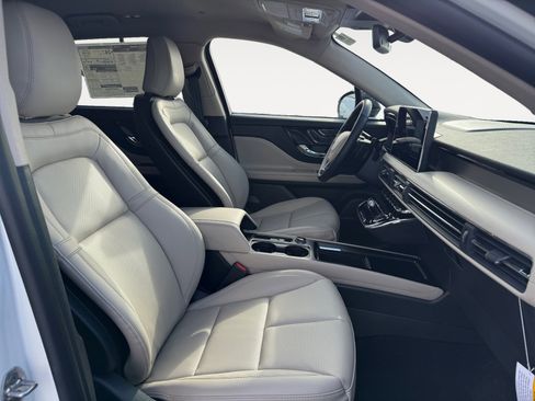 New 2026 Lincoln Corsair Premiere image 16