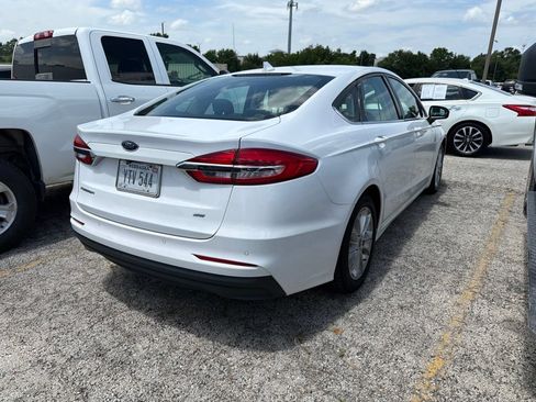 Used 2019 Ford Fusion SE FWD image 2