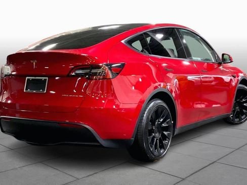 Used 2021 Tesla Model Y Long Range image 12