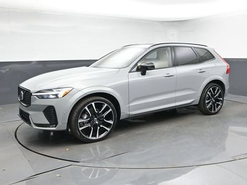 Used 2024 Volvo XC60 B5 Ultimate w/ Protection Package Premier AWD/4WD image 4