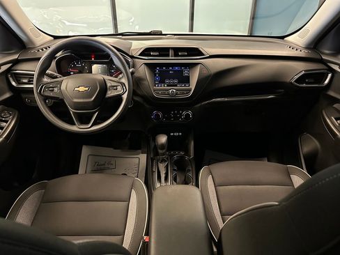 Used 2023 Chevrolet TrailBlazer LT AWD/4WD image 9