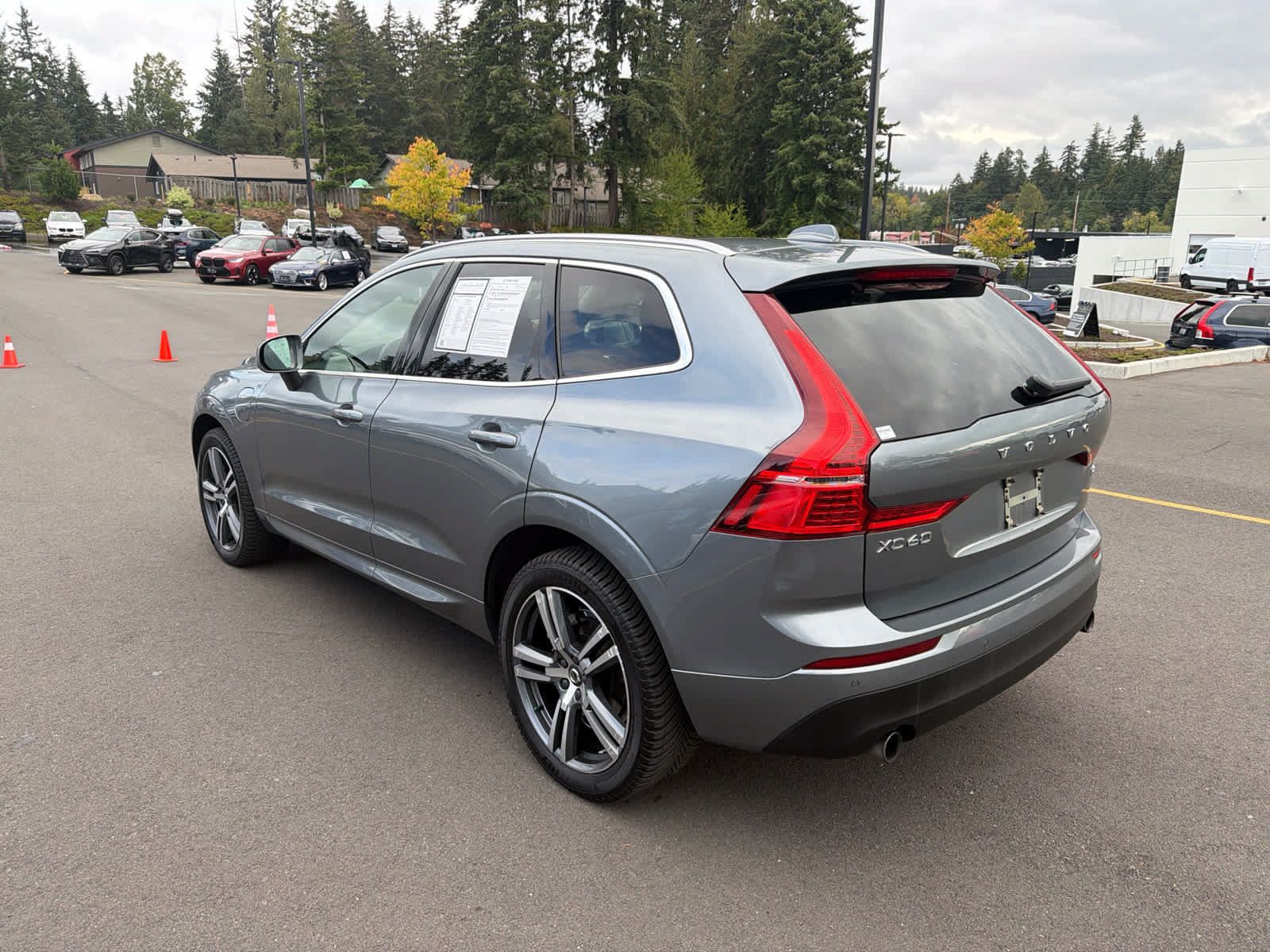 Used 2020 Volvo XC60 T8 Momentum AWD/4WD image 3