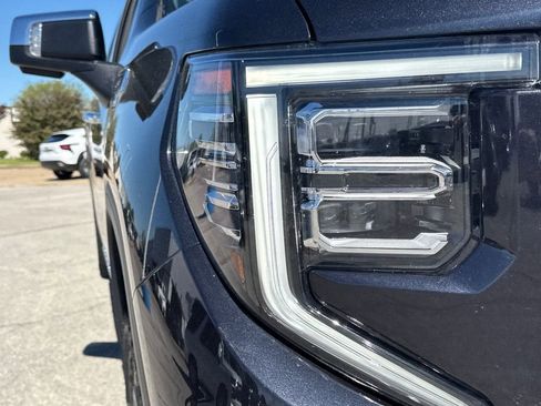 Used 2025 GMC Sierra 1500 SLT AWD/4WD image 10